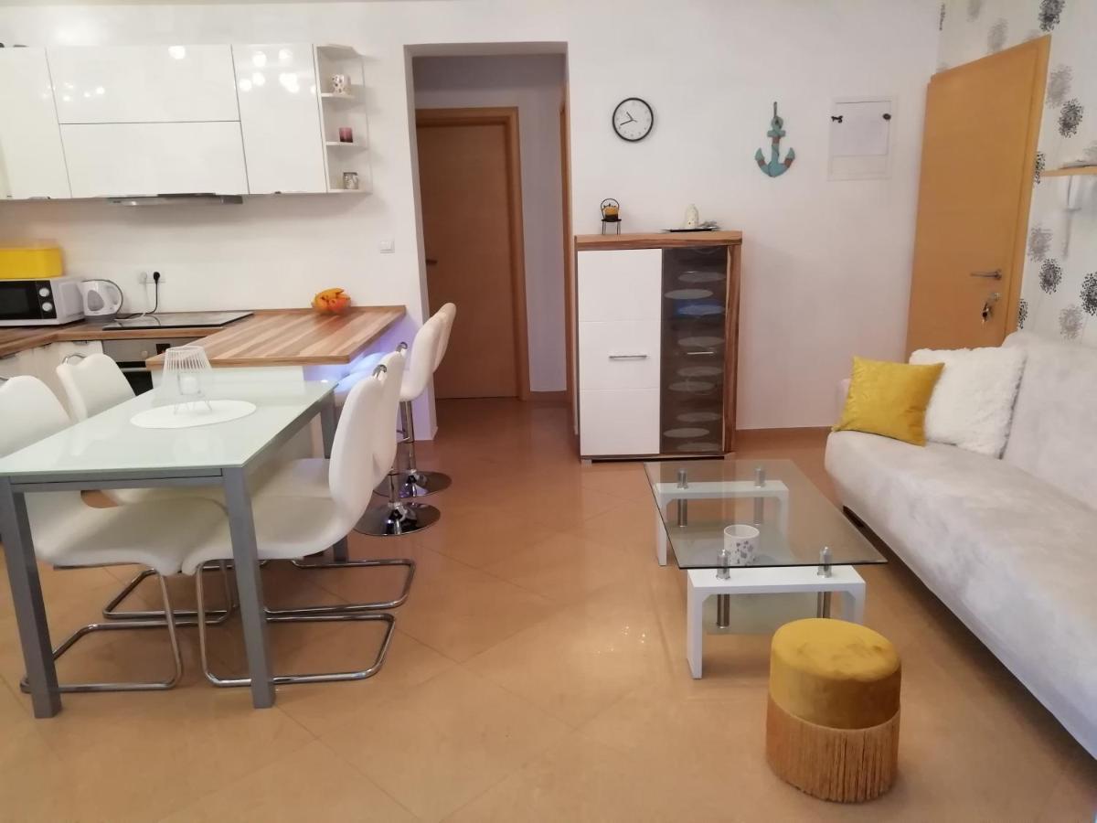 Apartment Fancy Malinska Exterior foto